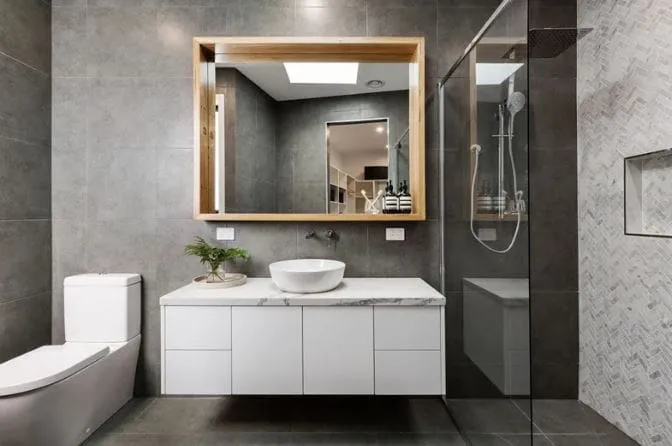 How to Make a Small Bathroom Look Bigger